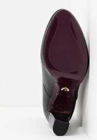 Tamaris Heart & Sole Botines de tacón - black