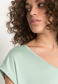 Pieces PCBILLO TEE SOLID - T-shirt básica - silt green