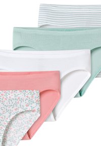 Vier Paare Baumwollslips: eines mit floralem Muster, eines korallenrot, eines weiß und eines hellmint. Sie verfügen über weiche, glatte Texturen und elastische Taillenbündchen.