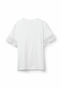 Witte T-shirt met korte mouwen, voorzien van een kantafwerking aan de onderrand. Gemaakt van lichtgewicht materiaal met een ontspannen pasvorm.