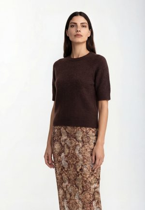 Basic póló - dark brown