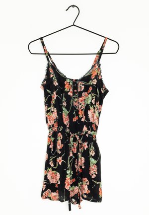 Schwarzer, blumiger Overall mit verstellbaren Spaghettiträgern, der mit rosa und grünen Blumenmustern, einer gerafften Taille und einer Bindedetail versehen ist.