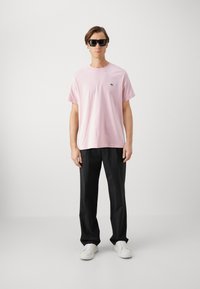Lacoste T-shirt basic - rose nénuphar