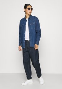 Levi's® BARSTOW WESTERN STANDARD - Camisa - lowdip denim rinse