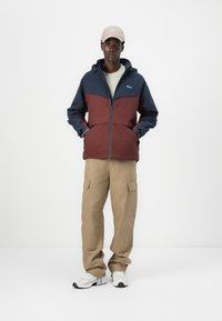 Penfield NORTHRIM RAIN JACKET - Giacca hard shell - rum raisin