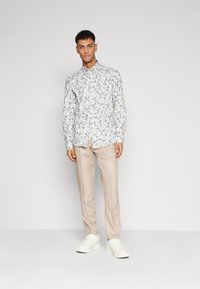 Lindbergh FLORAL - Πουκάμισο - sand