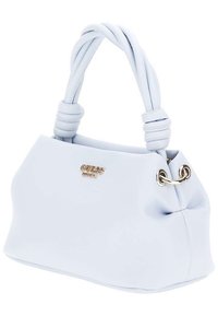 Borsa a mano azzurro chiaro realizzata in materiale morbido con una forma curvata, dotata di manici attorcigliati e un accento con logo dorato. Include un dettaglio con anello in metallo.