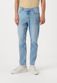 Tommy Jeans DAD REGULAR - Relaxed fit -farkut - denim light