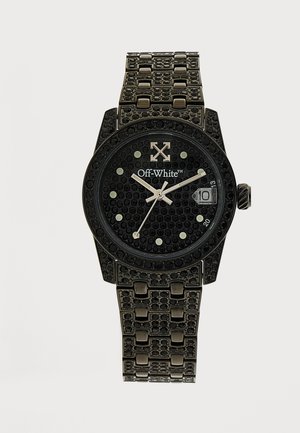 Montre-bracelet noire Off-White avec cadran texturé, index blancs, aiguilles argentées, guichet de date affichant le 10 et bracelet métallique à maillons.
