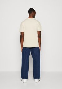 Tommy Jeans BADGE TEE - T-shirt basic - classic beige