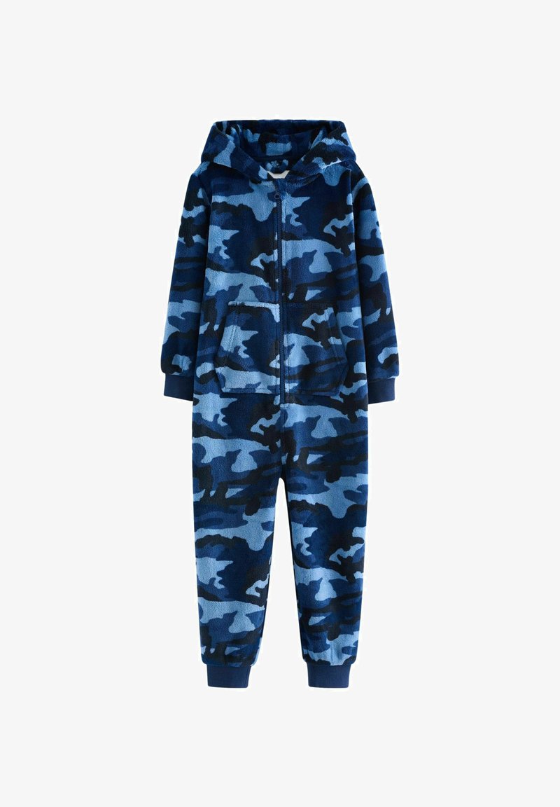 Blauwe camouflage fleece jumpsuit met kap, volledige rits en voorzakken. Heeft donkerblauwe en lichtblauwe patronen. Zachte textuur.