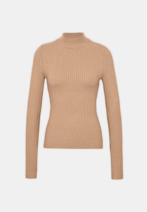 Pull à col roulé beige à côtes, avec des manches longues, un design cintré, une texture douce et un col haut.