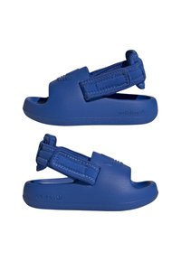 adidas Originals ADIFOM ADILETTE KIDS - Matalakantaiset pistokkaat - blueblueblue