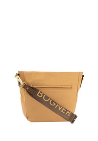 Borsa a spalla color cammello con una larga tracolla marrone, dotata di dettagli in oro e con la scritta "Bogner" stampata in lettere grandi.