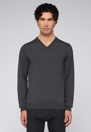 - Sweter