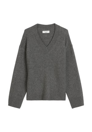 Grauer Wollpullover mit V-Ausschnitt, gerippten Bündchen und Saum; lockere Passform mit langen Ärmeln und weicher Textur. Keine Muster oder Akzente sichtbar.