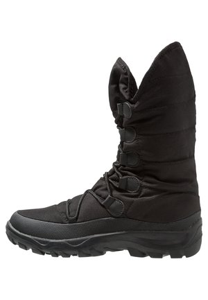 Botte isolante noire avec un dessus rembourré, fermeture à lacets à l'avant, six boutons, semelle en caoutchouc et détails texturés pour adhérence et soutien.