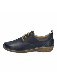 Scarpa in pelle blu con punta rotonda, dettagli cuciti e lacci beige. Suola in gomma marrone testurizzata. Design leggero con altezza minima.