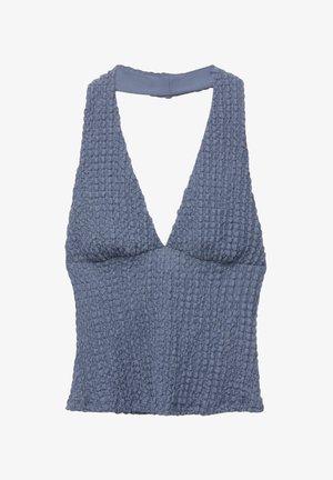 Crop top texturé bleu avec un décolleté en V profond et des bretelles larges, fabriqué à partir d'un tissu tissé ayant une apparence légèrement froissée.
