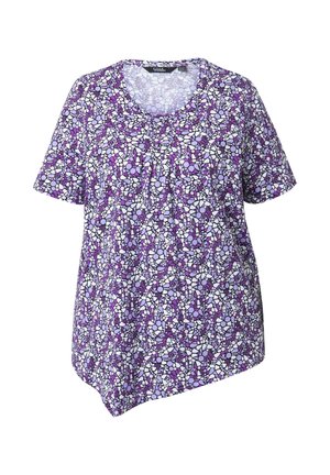 Lilla kortærmet T-shirt med et mosaikmønster i forskellige nuancer af lilla, hvid og sort. Rund halsudskæring og let asymmetrisk søm.