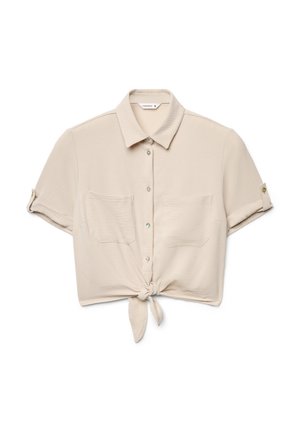 Camicia beige corta con bottoni, maniche corte, due tasche frontali e dettaglio annodato sul davanti. Tessuto morbido e strutturato.