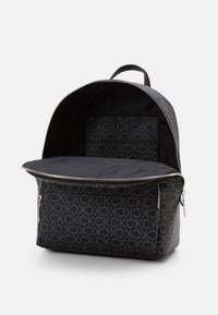 Calvin Klein MUST CAMPUS - Ryggsekk - black mono