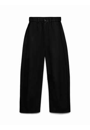 Pantalon noir à jambes larges avec taille élastique, fermeture par bouton et fermeture éclair, et poches latérales, présenté sur un fond blanc.