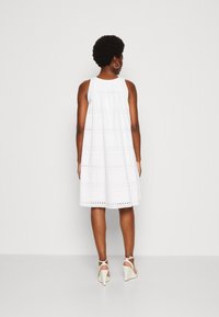 Tommy Hilfiger Vapaa-ajan mekko - white