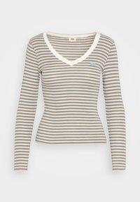 Gestreiftes Langarmshirt mit V-Ausschnitt, das weiße, braune und blaue horizontale Streifen zeigt. Weicher Stoff mit schmaler Passform und kleinem Logopatch.