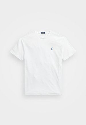 T-shirt en coton blanc avec un col rond, des manches courtes et un petit logo marine sur la poitrine gauche. Texture lisse, design simple.
