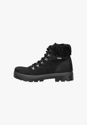 Botas de senderismo negras con material de ante, suela de goma y cuello forrado de piel sintética. Presentan ojales metálicos y cordones gruesos para un ajuste seguro.