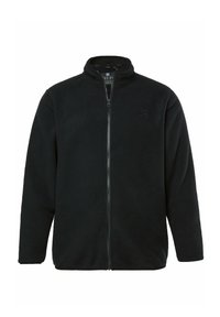 Chaqueta negra de forro polar con un cuello alto y cremallera frontal. Presenta un diseño sencillo, textura suave y un logo en relieve sutil en el pecho.