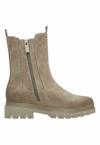 Beżowy ankle boot z sztucznego zamszu z podwójnymi bocznymi zamkami, teksturowaną gumową podeszwą i subtelnymi detalami szycia. Płaska pięta dla stabilności.