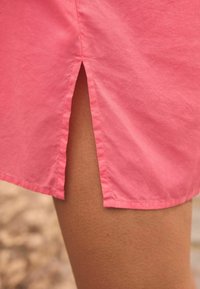 Next COVER-UP REGULAR FIT - Pludmales piederums - coral pink