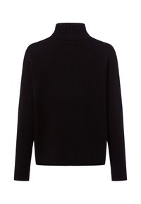 Pull en maille noir avec un col montant, des épaules tombantes, et des poignets et un ourlet côtelés. Texture douce, coupe décontractée, design minimaliste.
