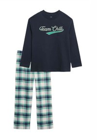 Marineblå langærmet skjorte med "Team Chill" tryk, parret med grøn- og hvidternet flannel pyjamasbukser. Blød bomuldsstof.