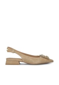 Scarpa slingback in suede beige con tacco basso a blocco, punta appuntita e decorazione in strass nella parte anteriore. Cinturino alla caviglia regolabile.
