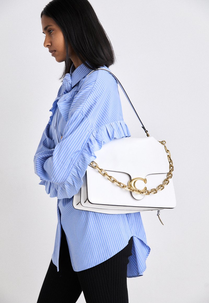 COACH RUNWAY CHAIN TABBY SHOULDER BAG 35 - Handväska - bright white