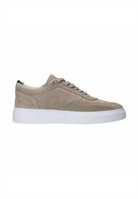 Sneakers in suede beige con una texture liscia, suola in gomma bianca, sei fori per i lacci e un sottile dettaglio di cucitura sui lati.