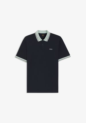 Tengerészkék rövid ujjú galléros póló világoszöld gallérral és ujjszegéllyel, két gombos felsőrésszel és kis "BOSS" logóval a mellrészen.