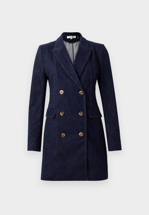 Marineblauer Denim-Doppelreihermantel mit goldenen Knöpfen, aufgesetzten Revers und seitlichen Taschen. Gerade Silhouette mit taillierten Schultern.