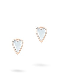 Hjärtfärgade örhängen med klara mitten och roseguldiga kanter på en vit bakgrund.