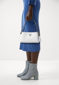 Guess JENA - Borsa a mano - white