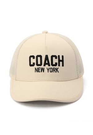 Beżowa czapka z daszkiem z czarnym haftowanym napisem „COACH NEW YORK” na przednim panelu oraz tylnymi panelami z siateczki.