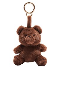 Rjav plišasti medvedek na ključu z okroglimi ušesi, malimi okončinami in všitimi obraznimi značilnostmi, z zlatim kovinskim obročkom in svetlosivim trakom.