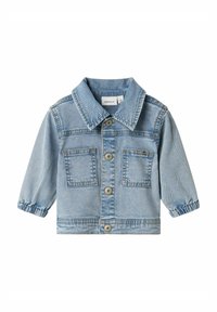 Světlemodrá džínsová bunda s límečkem, dlouhými rukávy, dvěma předními kapsami a zapínáním na knoflíky. Má pružné manžety a detaily šití.