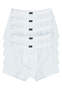 Sada pěti bílých boxerů vyrobených z bavlny. Vybaveny elastickým pasem s malou značkovou visačkou. Hladká textura, bez vzorů.