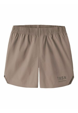Jasnobrązowe szorty z elastycznym pasem, z nadrukiem tekstu T.W.S.N i cyfr na dolnej części prawej nogawki, o luźnym kroju i bocznych rozcięciach.