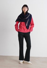 Tommy Hilfiger VARSITY SKI SQUARE - Halsdoek - blue