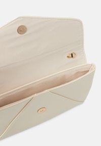 Thumbnail Image 4